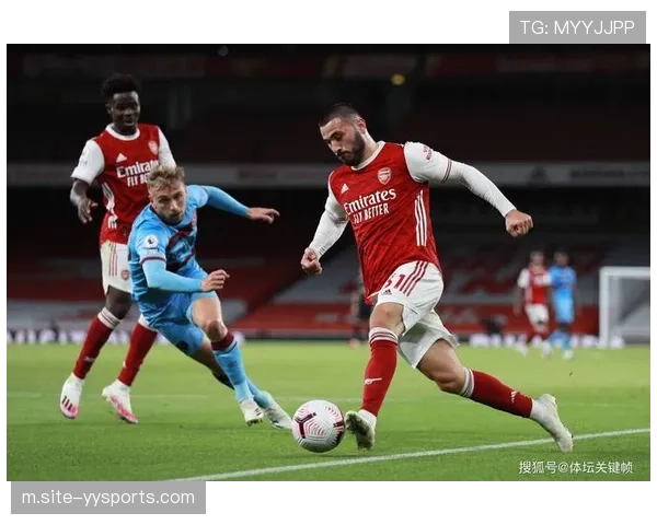 英超大混战！曼联三连胜，利物浦遭爆冷，阿森纳争冠稳，最大黑马浮现